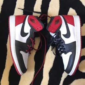 6.5Y Jordan Black Toe 1’s 2016